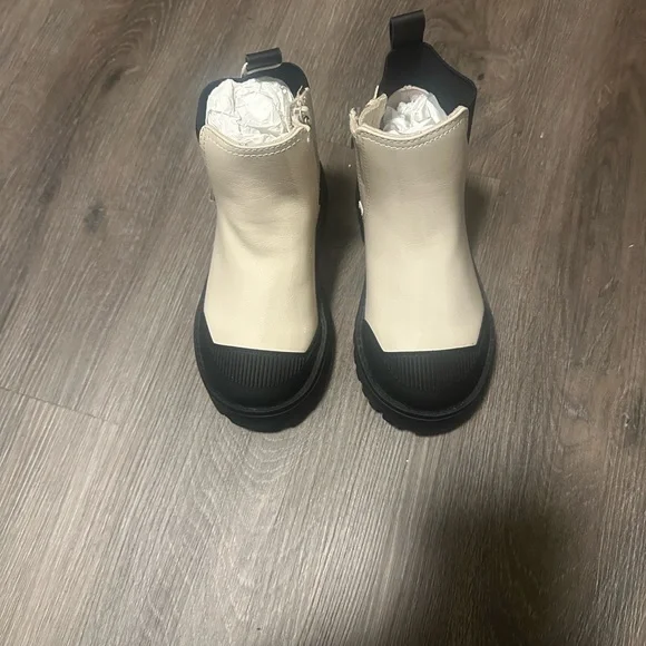 ZARA Kids Black and Cream Boots size 9 - Picture 4 of 5